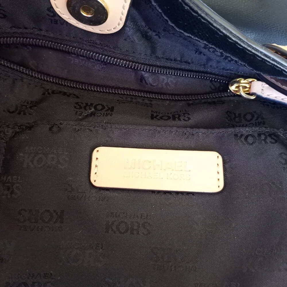 Michael Kors black shoulder bag ****